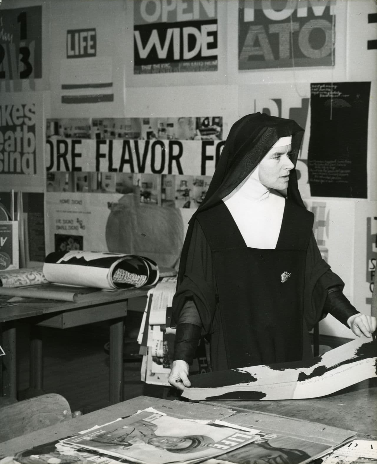 Corita Kent teaching with LIFE Magazine, photographed by Mary Anne Karia in 1965. (Courtesy Mary Anne Karia)