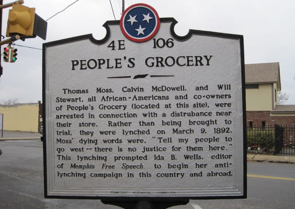A marker at Walker Avenue and Mississippi Boulevard in Memphis, Tennessee, marks the lynching of three African-Americans who were lynched in 1892. (Thomas R Machnitzki/Wikimedia Commons)
