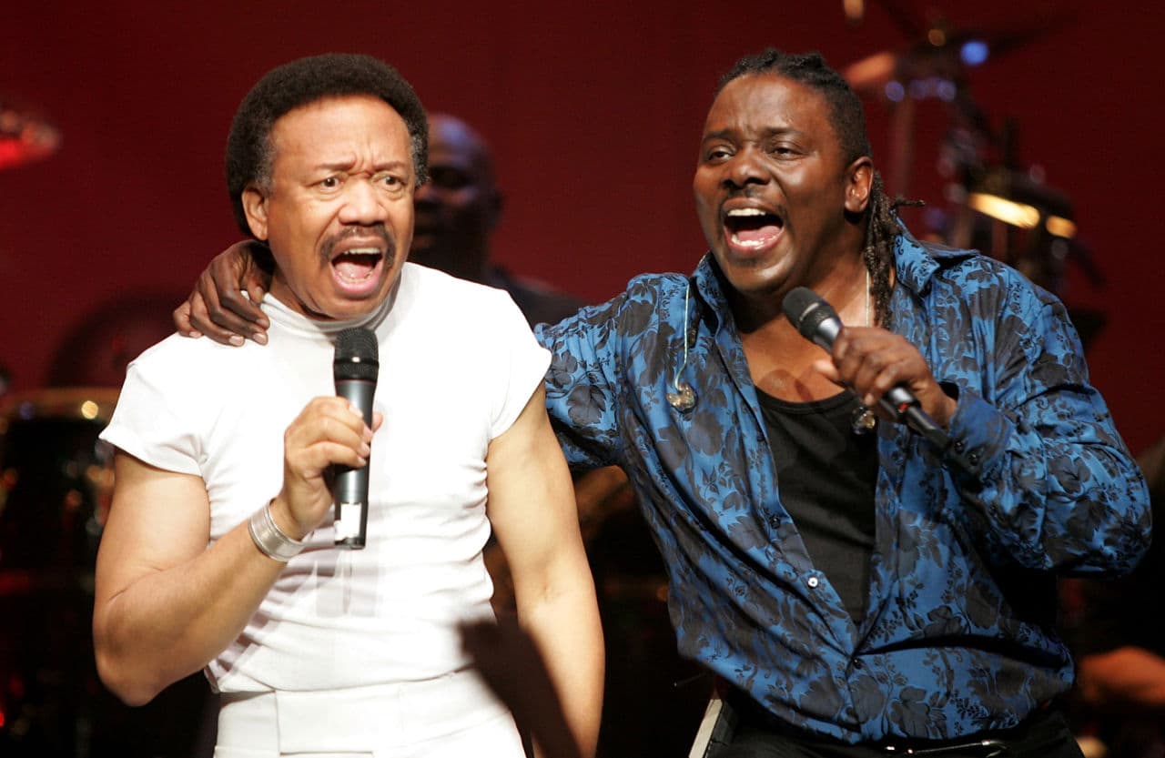 Singers Maurice White (L) and Philip Bailey of the band Earth, Wind and Fire perform during the inaugural "Grammy Jam Fest" at the Wiltern Theatre December 11, 2004 in Los Angeles, California. (Carlo Allegri/Getty Images)