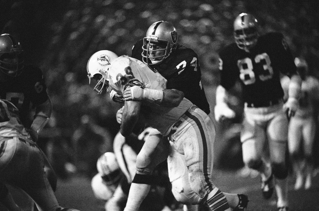 Dave Pear won a Super Bowl with the Raiders in 1981, but he says that the short-term glory was not worth the long-term injuries he suffered. (AP)