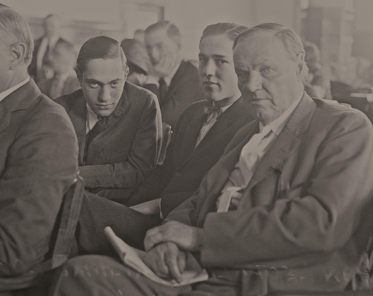 Group portrait of Nathan Leopold Jr., Richard Loeb and Clarence Darrow, defense attorney for Leopold and Loeb, in a crowded courtroom in Chicago, during the Leopold and Loeb murder trial. Benjamin Bachrach, defense attorney, is seated in front of Darrow. (Courtesy of Chicago History Museum)