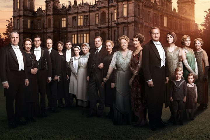 The cast of the PBS / ITV Studios series "Downtown Abbey," assembled in front of the titular country house. (Courtesy ITV Studios)