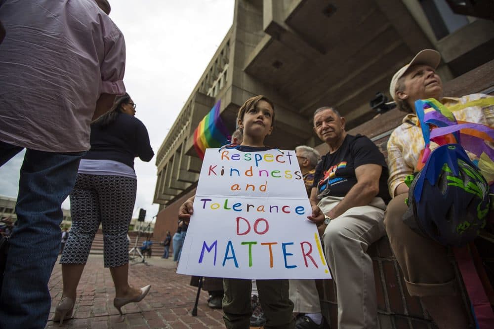 Toby Fernandez (5) wears a sign in honor of the victims in Orlando. (Jesse Costa/WBUR)