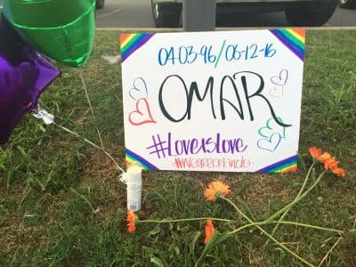 A makeshift memorial formed around this sign in the La Vergne High School parking lot. (Tony Gonzalez / WPLN)