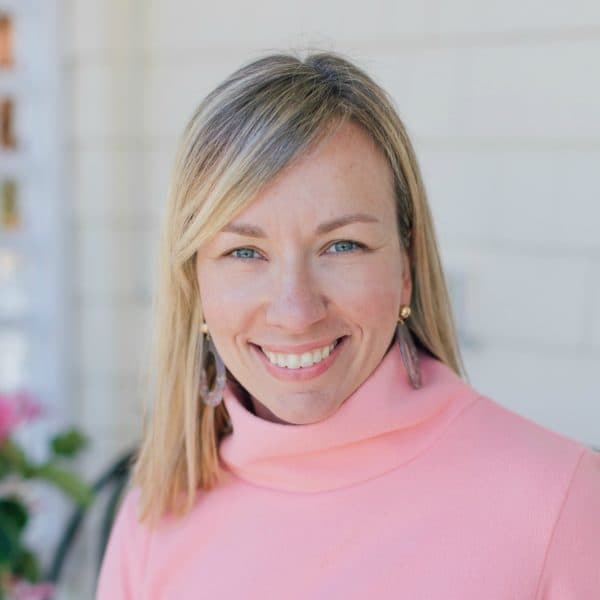 Headshot of Jennifer Handt