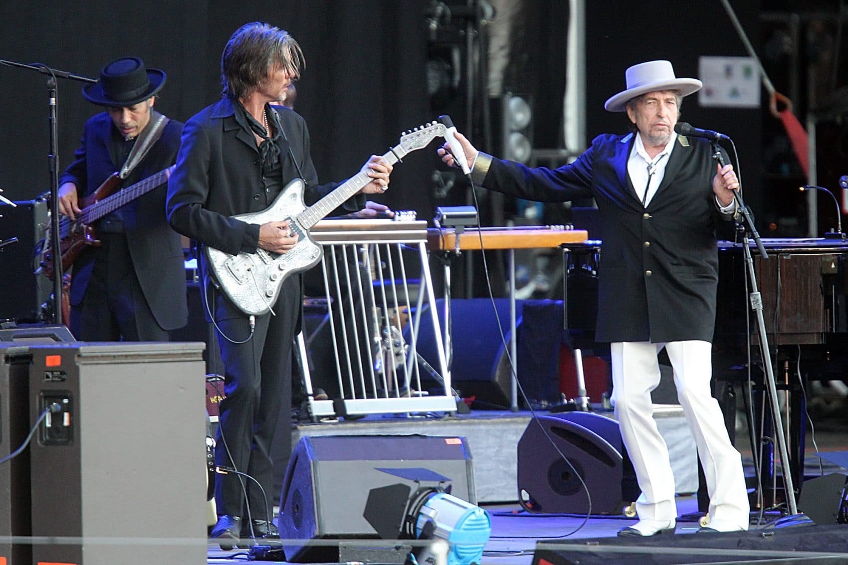 Bob Dylan Gets Tangled Up With Sinatra Next Stop Blue Hills Bank