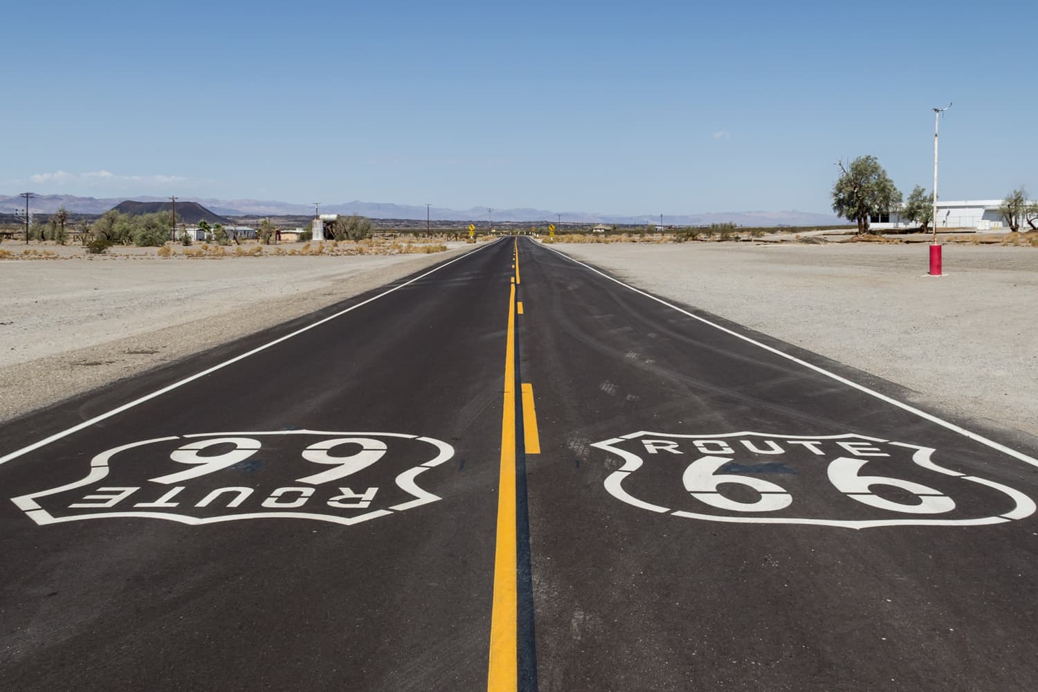 A portion of the historic U.S. Route 66 in Amboy, CA. (Dietmar Rabich/Creative Commons)