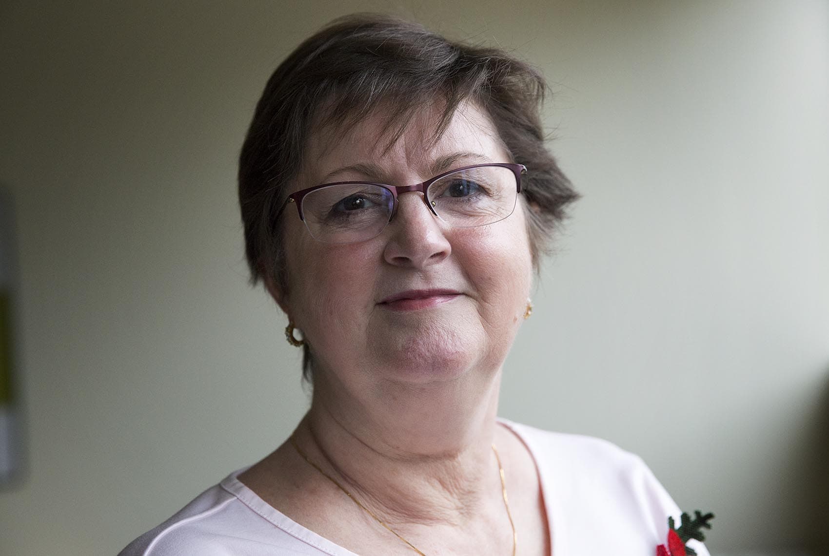 Alma Hart, whose son John died in Iraq, at WBUR (Robin Lubbock/WBUR)