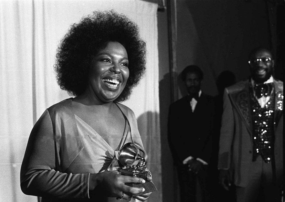 Roberta Flack holds the award won by her record &quot;Killing Me Softly With His Song&quot; at the 1974 Grammys. (AP Photo)