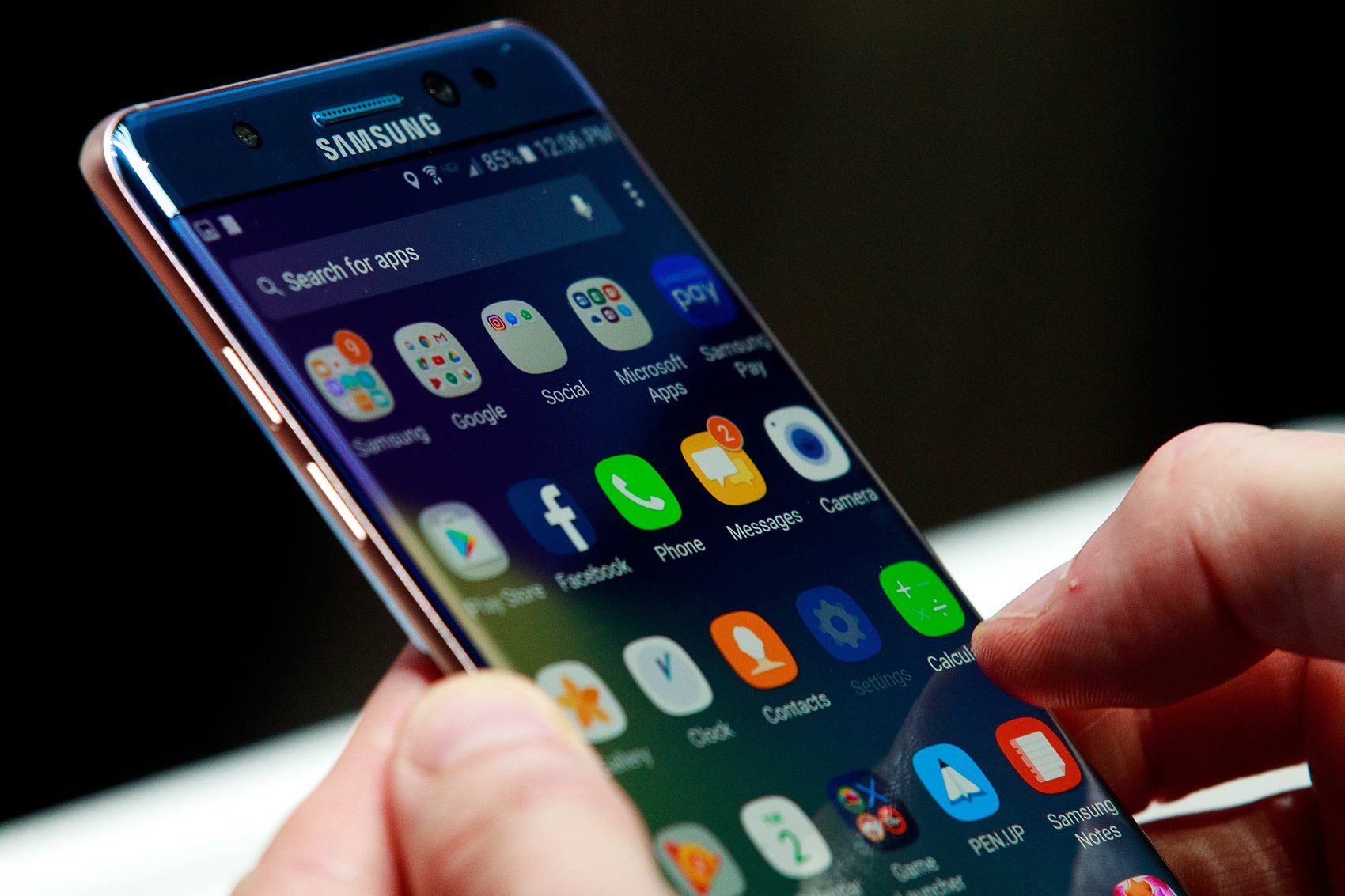 A man holds a Samsung Galaxy Note 7 during a launch event on Aug. 2, 2016 in New York. (Drew Angerer/Getty Images)