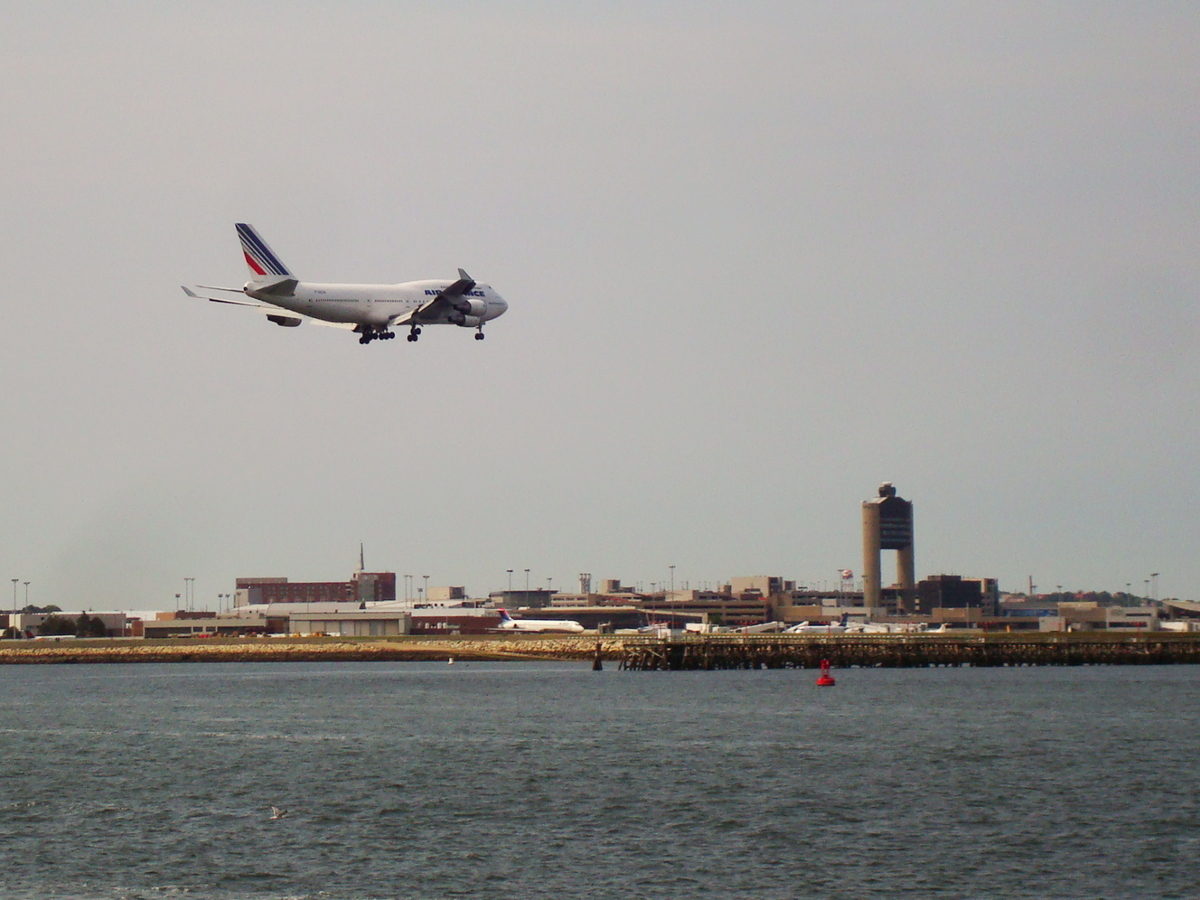 A flight approaching Boston Logan Airport. (James Wang/Flickr)