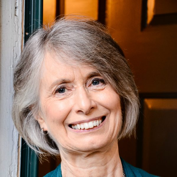 Headshot of Rae Simpson