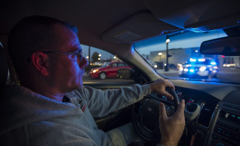 Framingham Police Detective Sergeant Sean Riley driving through Downtown en route to an informant drug buy involving heroin. (Jesse Costa/WBUR)