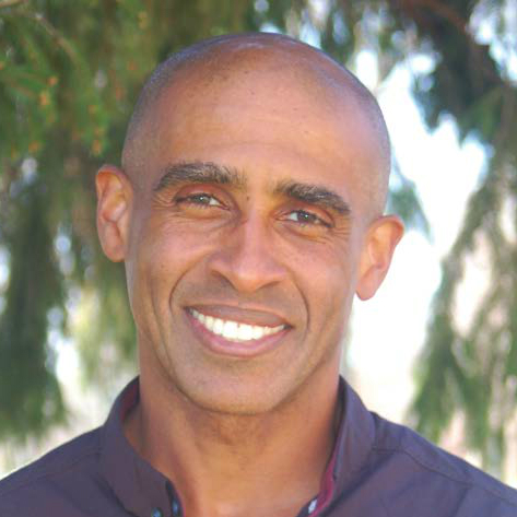 Headshot of Carlos Hoyt