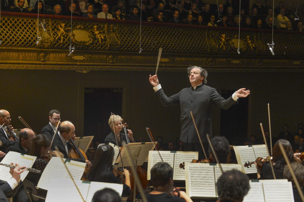 Conductor Juanjo Mena leading the Boston Symphony Orchestra at an earlier performance in 2014. (Courtesy Stu Rosner/Boston Symphony Orchestra)