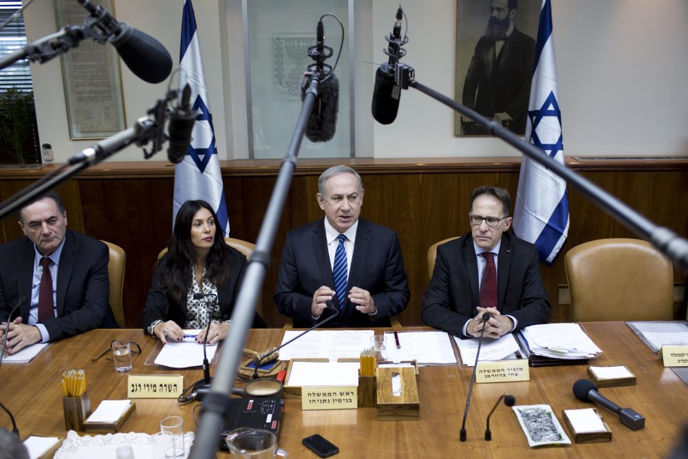 Israeli Prime Minister Benjamin Netanyahu (center) chairs the weekly cabinet meeting at his office in Jerusalem on Dec. 11, 2016. (Abir Sultan/AFP/Getty Images)