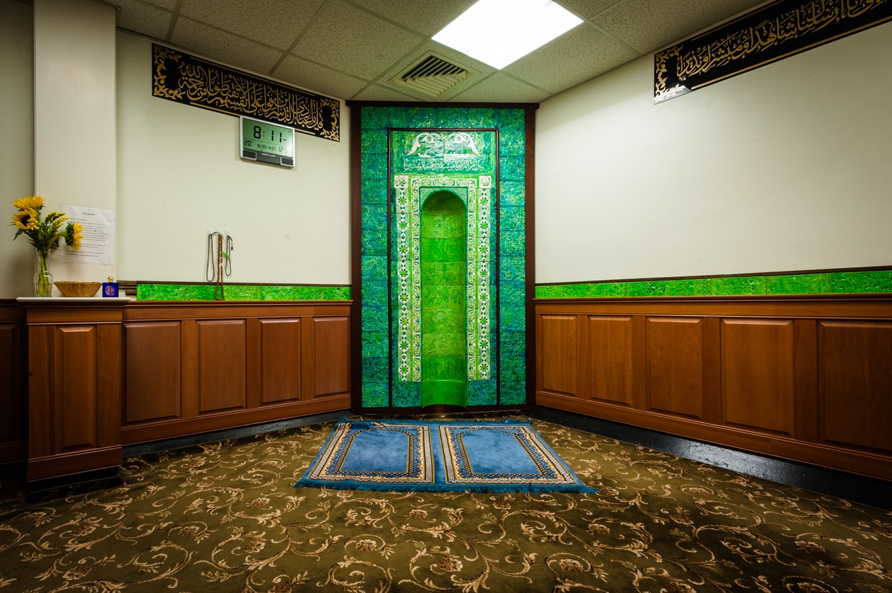 Muslim Prayer Room, Massachusetts General Hospital, Boston.
Credit: Randall Armor) 
