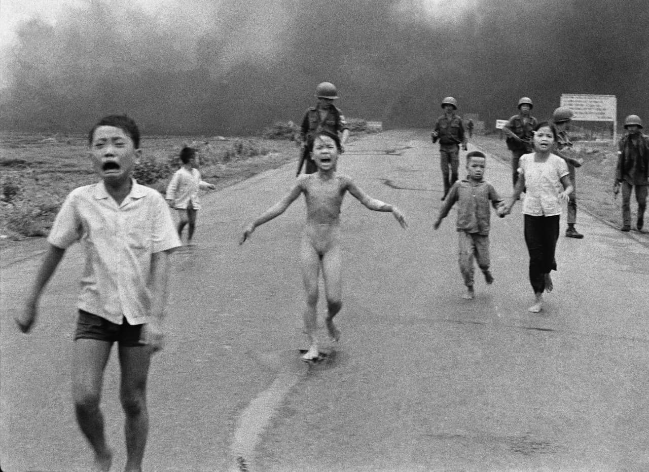Severely burned in an aerial napalm attack, children run screaming for help down Route 1 near Trang Bang, followed by soldiers of the South Vietnamese army’s 25th Division, June 8, 1972. (Nick Ut/AP) 1973 Pulitzer Prize winner for Spot News Photography