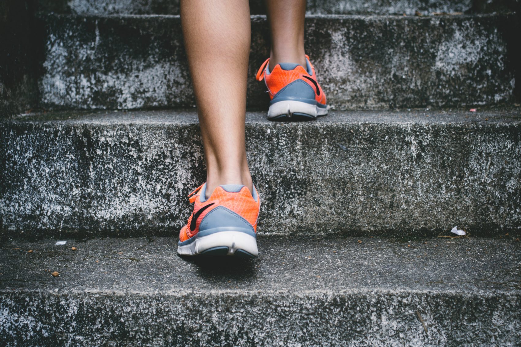Holly Robinson lets go of her fear and puts on her running shoes. (Bruno Nascimento/Unsplash)