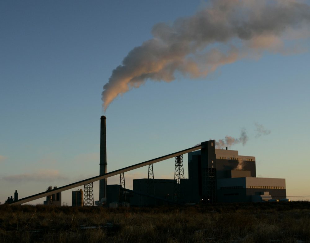 Sunflower Electric Cooperative's coal-fired power plant churns out electricity in Holcomb, Kan. in 2007. (Charlie Riedel/AP)