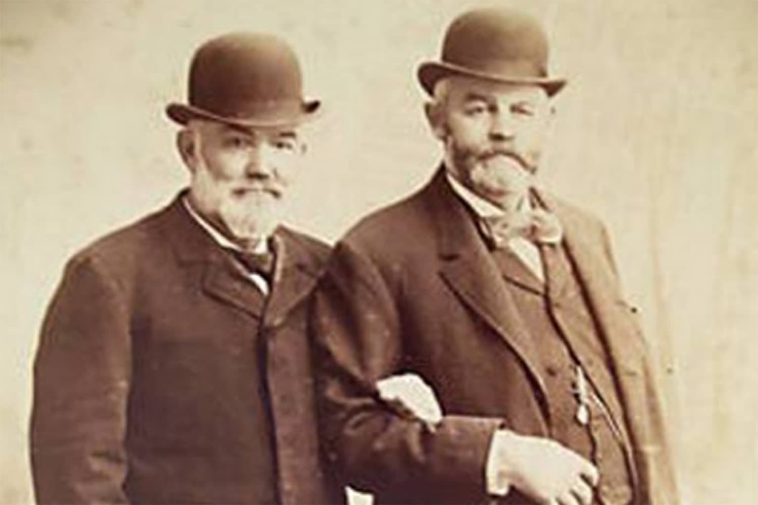 Two unidentified men pose in a photograph in this undated archival photograph. (Flickr/Varones)