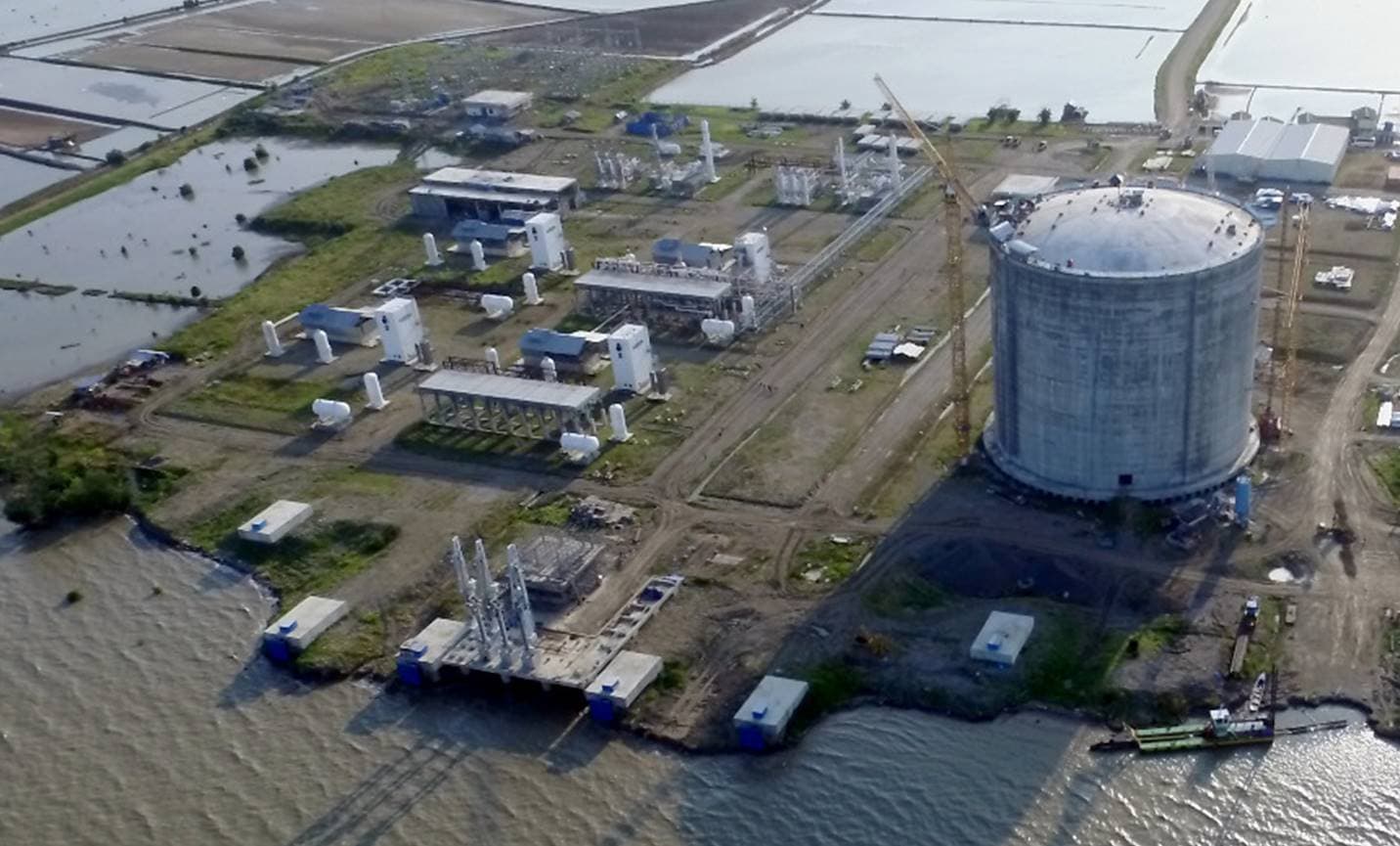 Energy World’s liquefied natural gas plant in Sengkang, Indonesia, during construction. There are plans to build a similar LNG export terminal in Port Fourchon, La. (Courtesy Energy World)