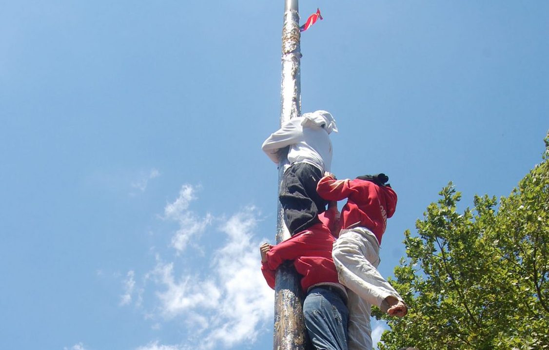 The Greased Pole Tournament at Villa Victoria’s Festival Betances in 2010. (Greg Cook/WBUR)