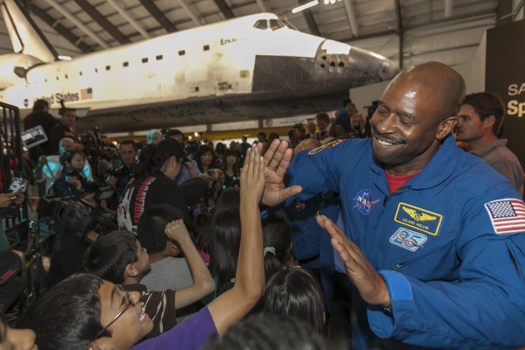 File:Leland Melvin NASA Glenn Research Center Float 2010 Pro