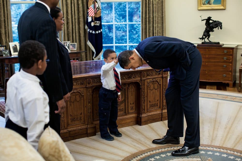 Afternoon meetings Friday, May 8, 2009. (Courtesy of Little, Brown and Company/Pete Souza)