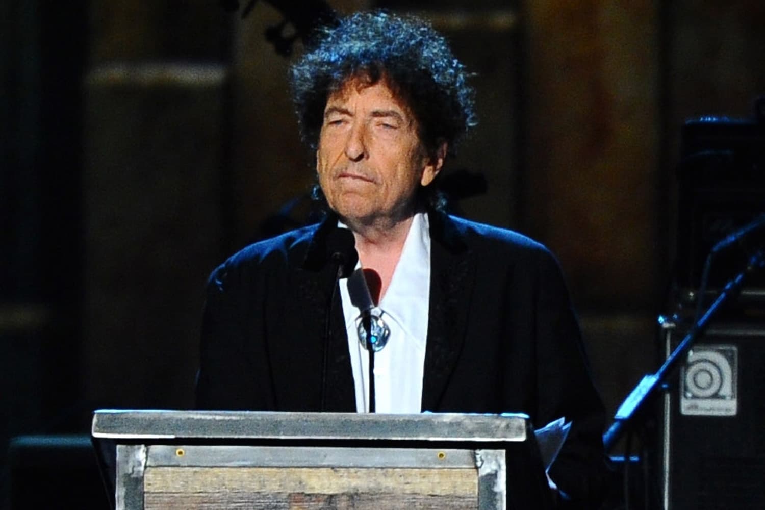 Bob Dylan accepts the 2015 MusiCares Person of the Year award. (Bucci/Invision/AP, File)