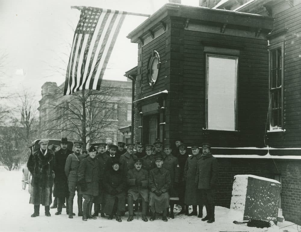 Boston doctors outside a Halifax building they’d converted into a temporary hospital in a matter of hours. (Courtesy HarperCollins/Nova Scotia Archives)