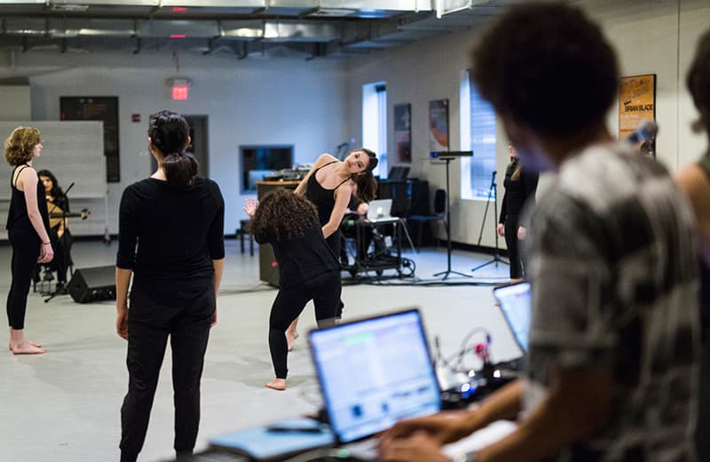 (Student electronic musicians and dancers improvise and connect at a previous interdisciplinary arts &quot;Binge Watch&quot; salon at Berklee. Courtesy by Taiga Kunii) 