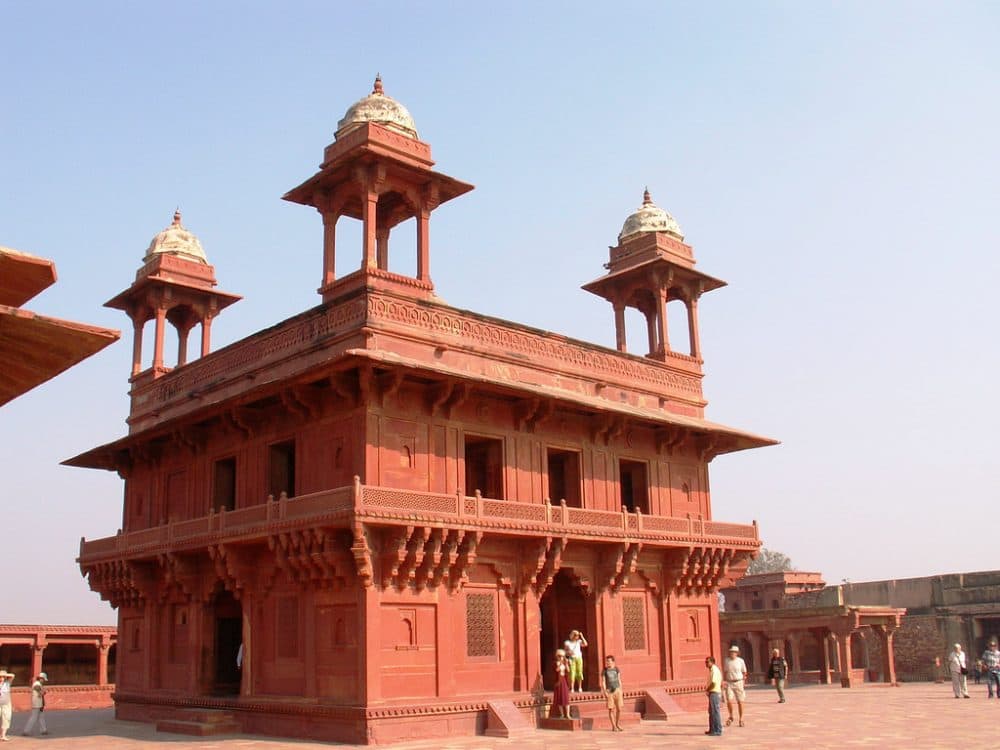 Doshi cites the historic capital of the Mughal Empire, Fatehpur Sikri, as one of his architectural inspirations. (Pedro/Flickr)