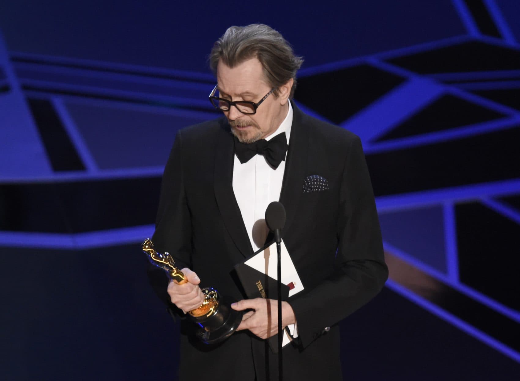 Gary Oldman accepts the award for best performance by an actor in a leading role for "Darkest Hour." (Chris Pizzello/Invision/AP)