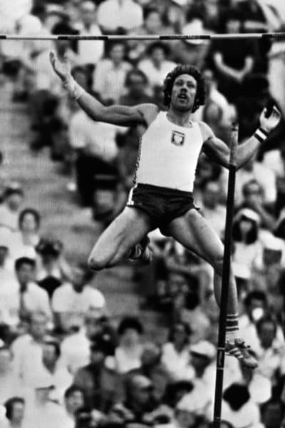 Kozakiewicz completes his record-setting vault. (AP Photo)