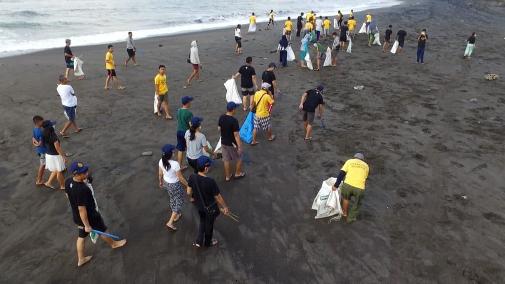 Trash Heroes pictured during a cleanup meet-up on Saba Beach, Bali, Indonesia, in July 2018. (Courtesy of Niall Macaulay)
