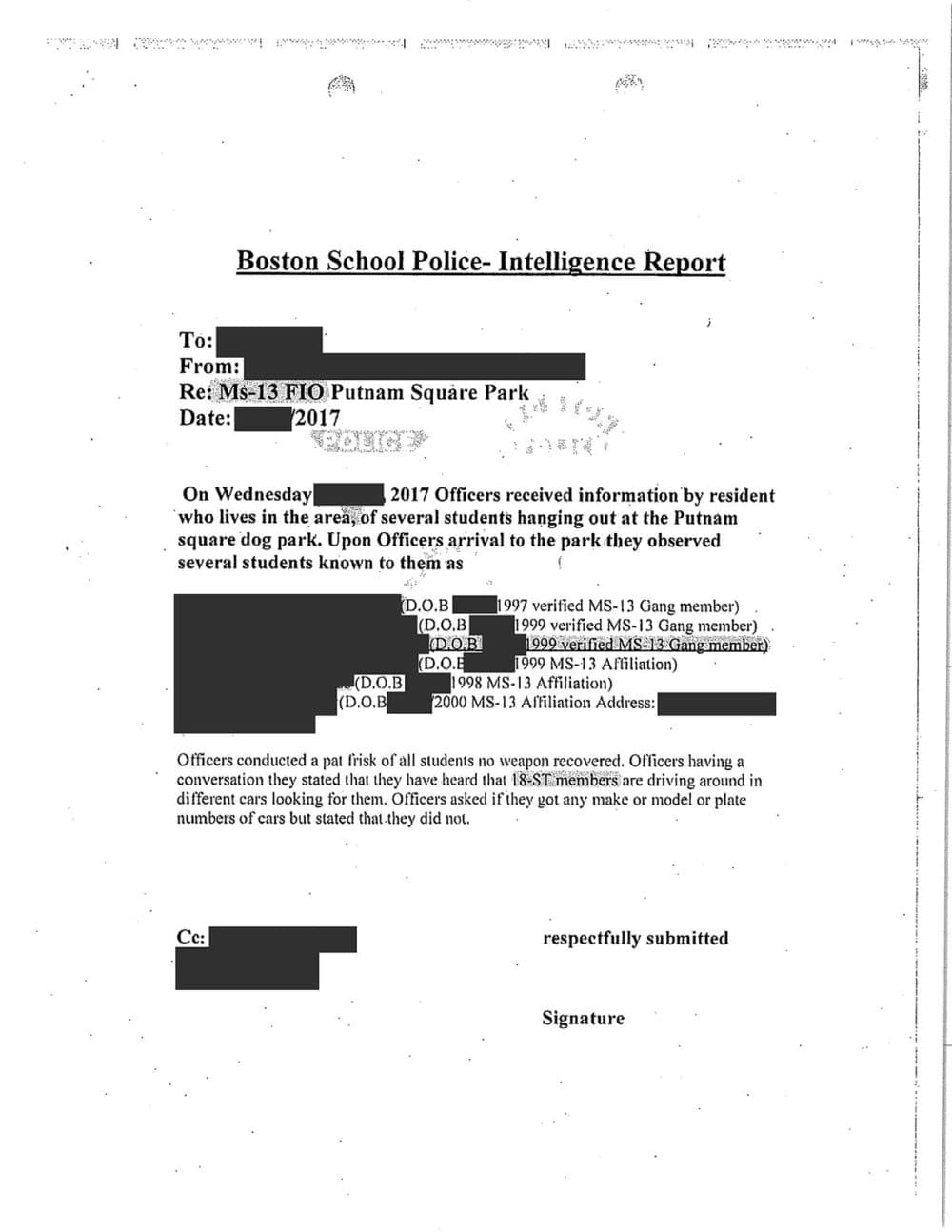 La Policía Escolar de Boston presentó este llamado &quot;informe de inteligencia&quot; en el que se detalla el &quot;cacheo&quot; de estudiantes fuera de la propiedad escolar en East Boston. Los detalles de identificación en el informe han sido ocultados por WBUR.