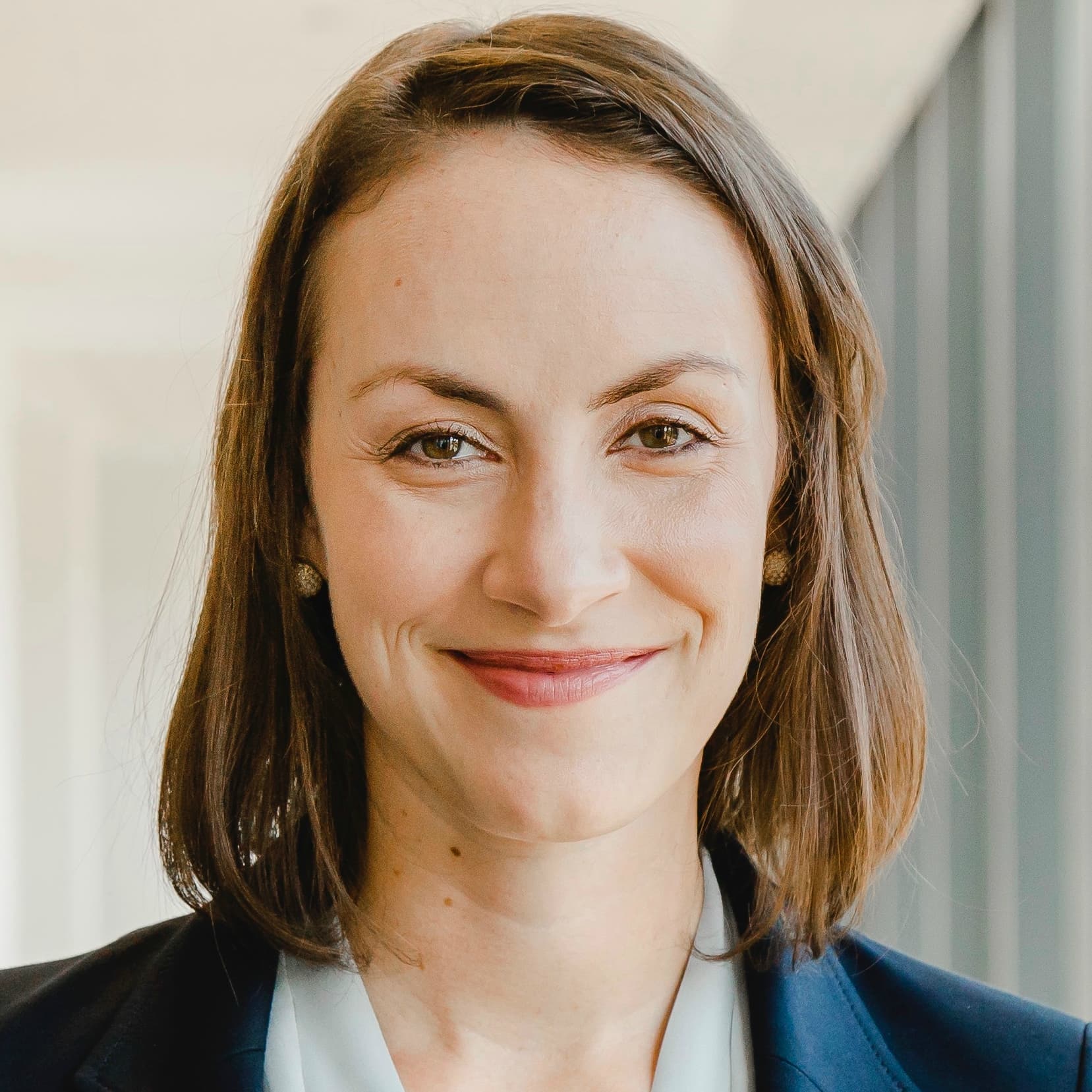 Headshot of Elizabeth Gibbons