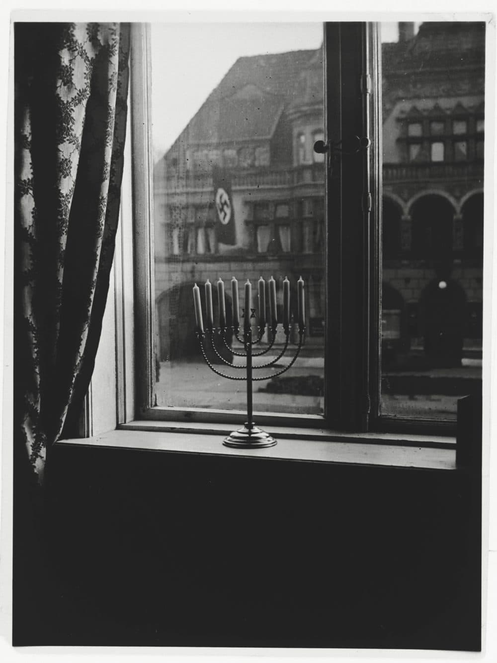 (United States Holocaust Memorial Museum, courtesy of Shulamith Posner-Mansbach).