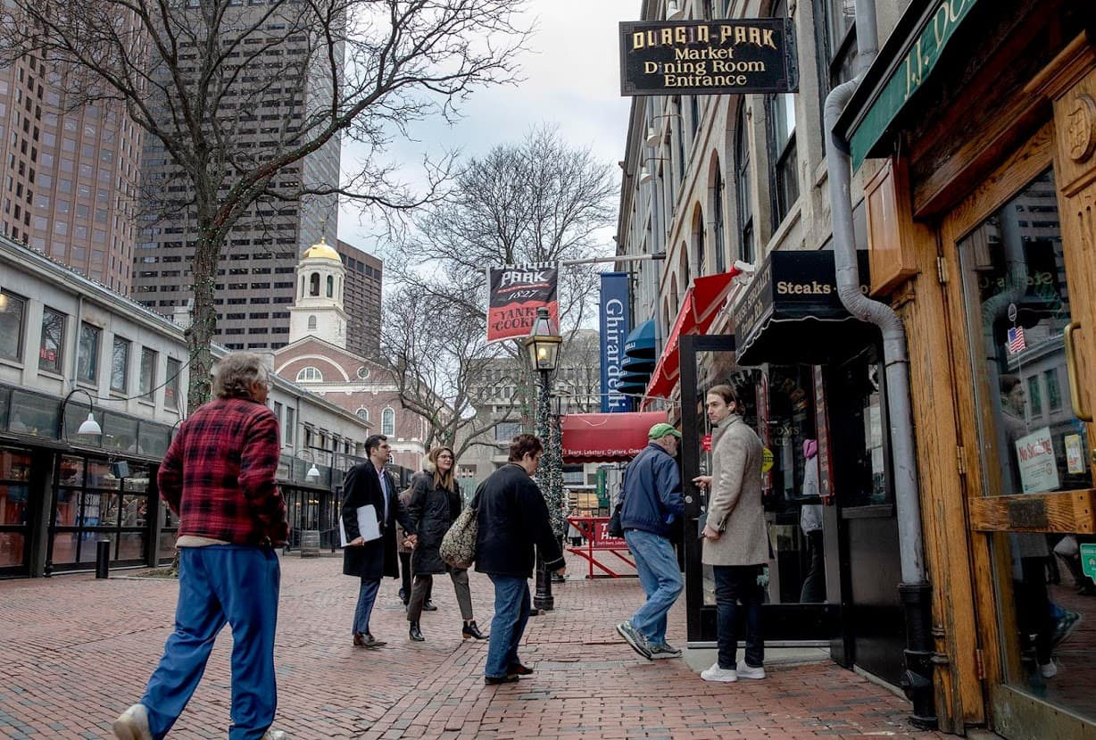 Business confidence among Massachusetts employers is back at pre-pandemic levels. (Robin Lubbock/WBUR)