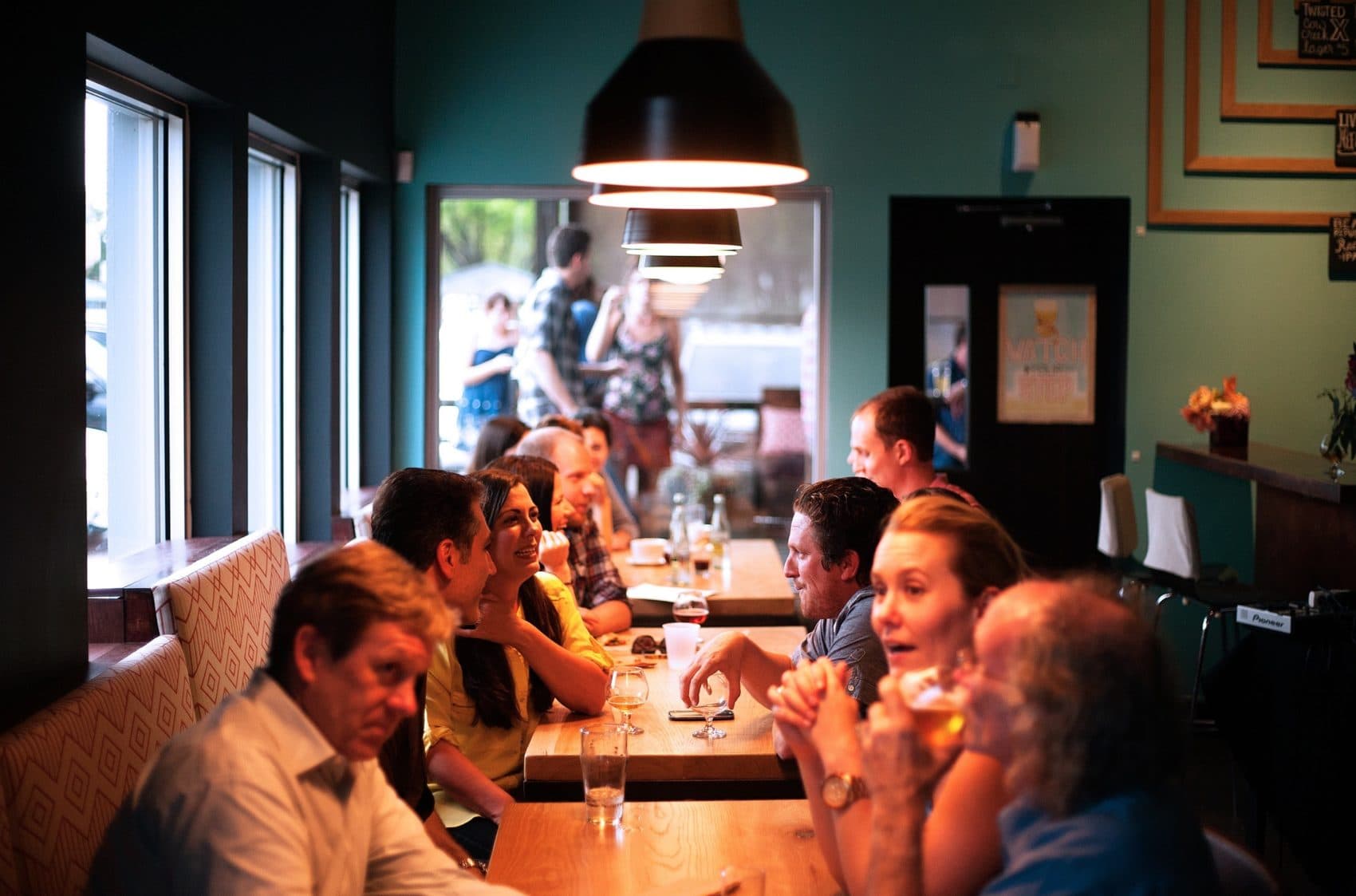 Popular restaurants in many of the nation's biggest cities have a noise problem. (Free-Photos/Pixabay)