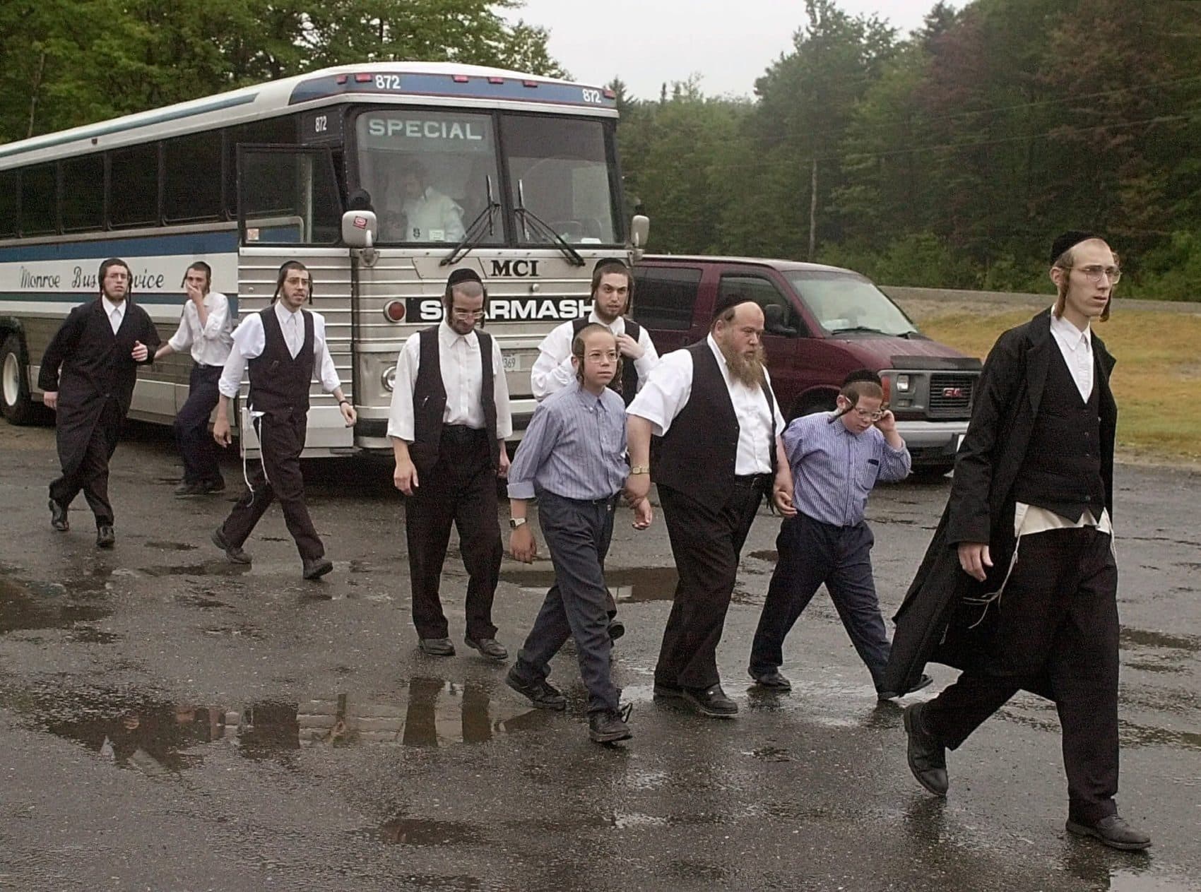 Searchers arrive in New Hampshire to look for Rabbi Abraham Hauer. (AP Photo/Jim Cole)