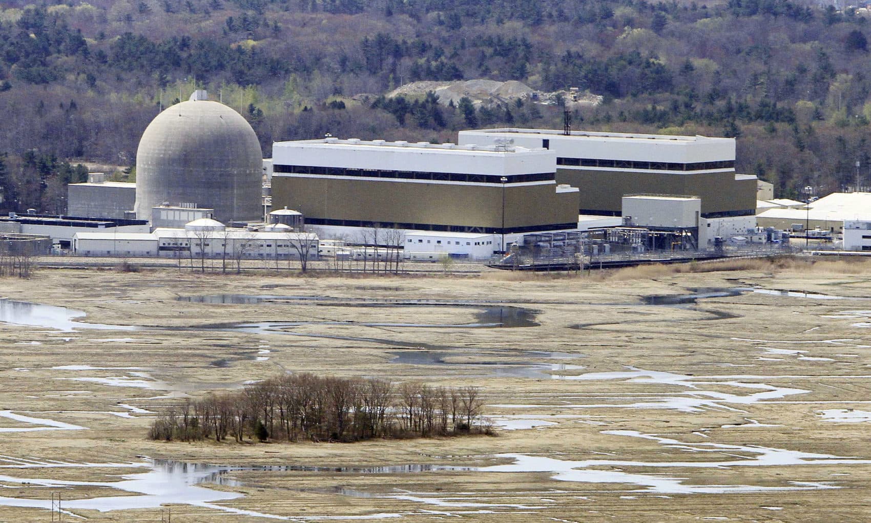 The Seabrook nuclear power plant in Seabrook, N.H., in a 2011 file photo (Jim Cole/AP)