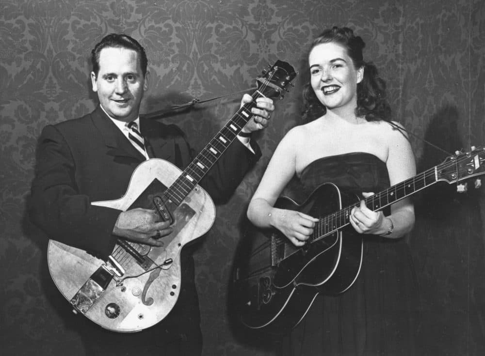 Les Paul and his wife, Mary Ford, strum their guitars on Nov. 5, 1951. (AP Photo)