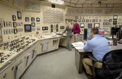 In An Identical Simulator, Pilgrim Operators Prep For Shutdown