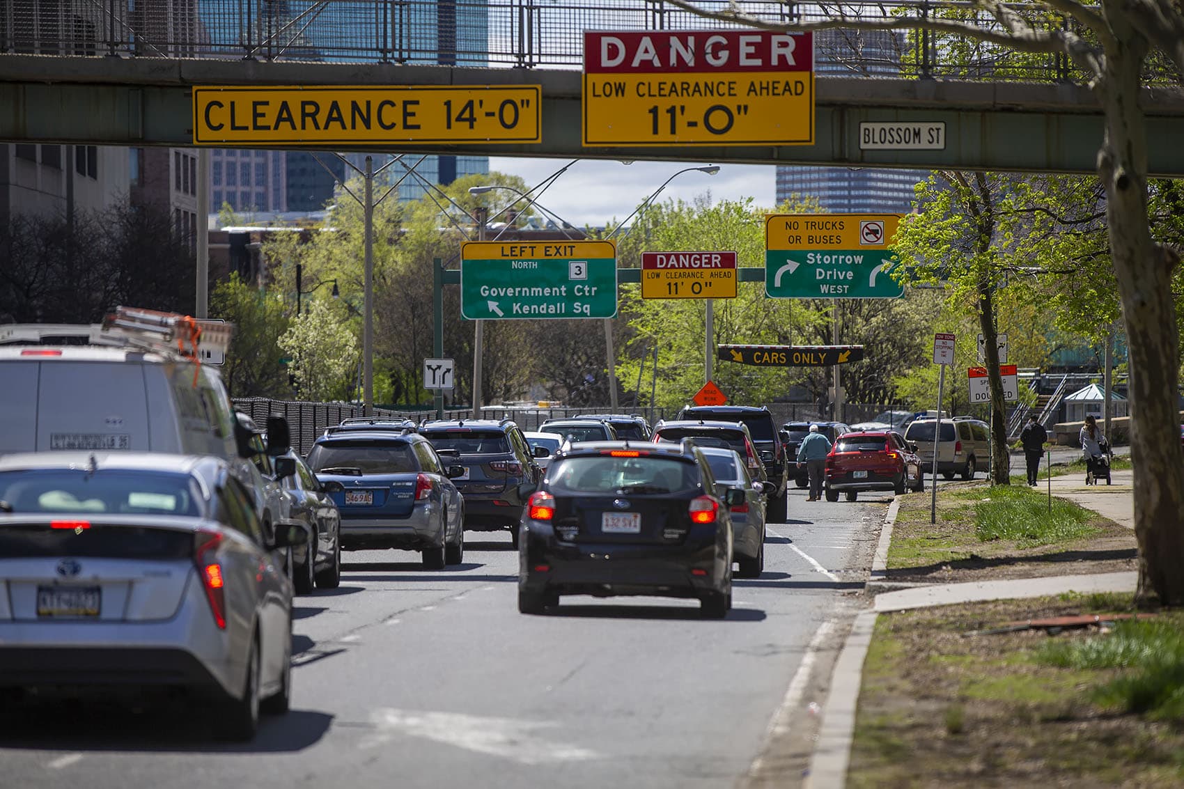 Midday traffic on Storrow Drive (Jesse Costa/WBUR)