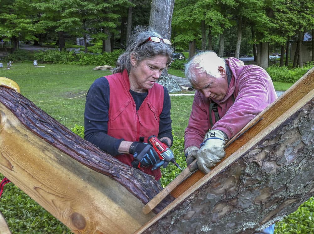 Laura and Rick Brown work on &quot;The Housatonic at Stockbridge&quot; on the grounds of Chesterwood in 2013. (Courtesy Cary Wolinsky/Trillium Studios)