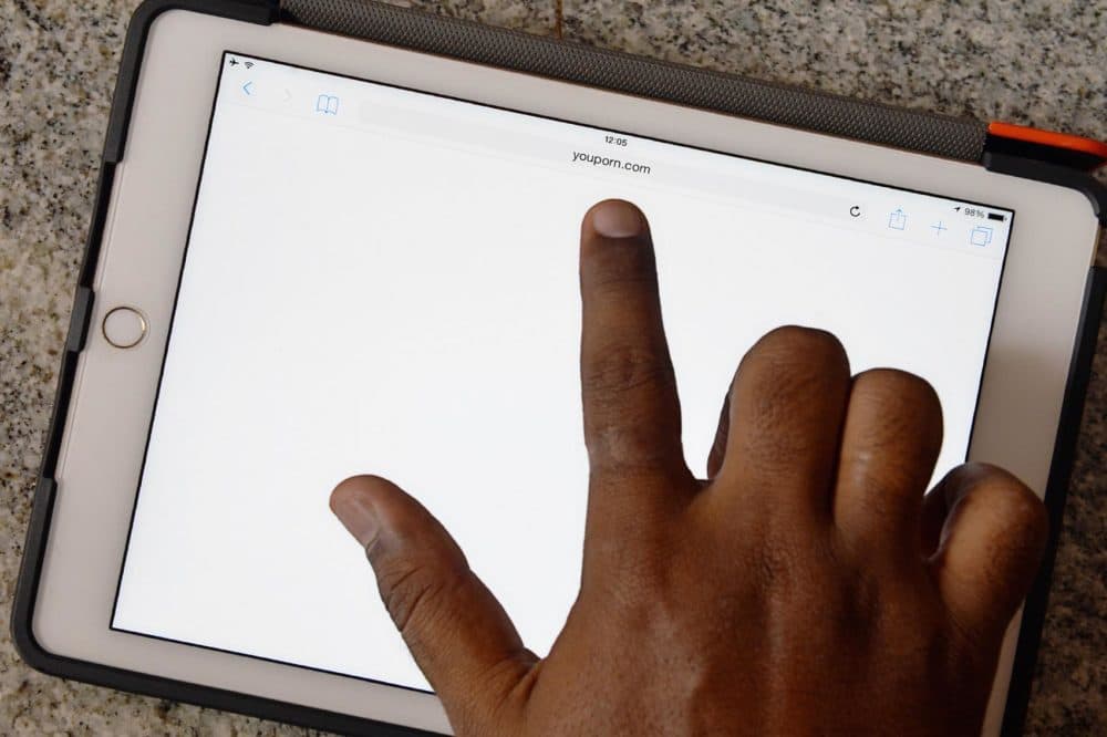 An internet user points out at a porn site showing a blank screen, August 3, 2015. (Manjunath Kiran/AFP/Getty Images)
