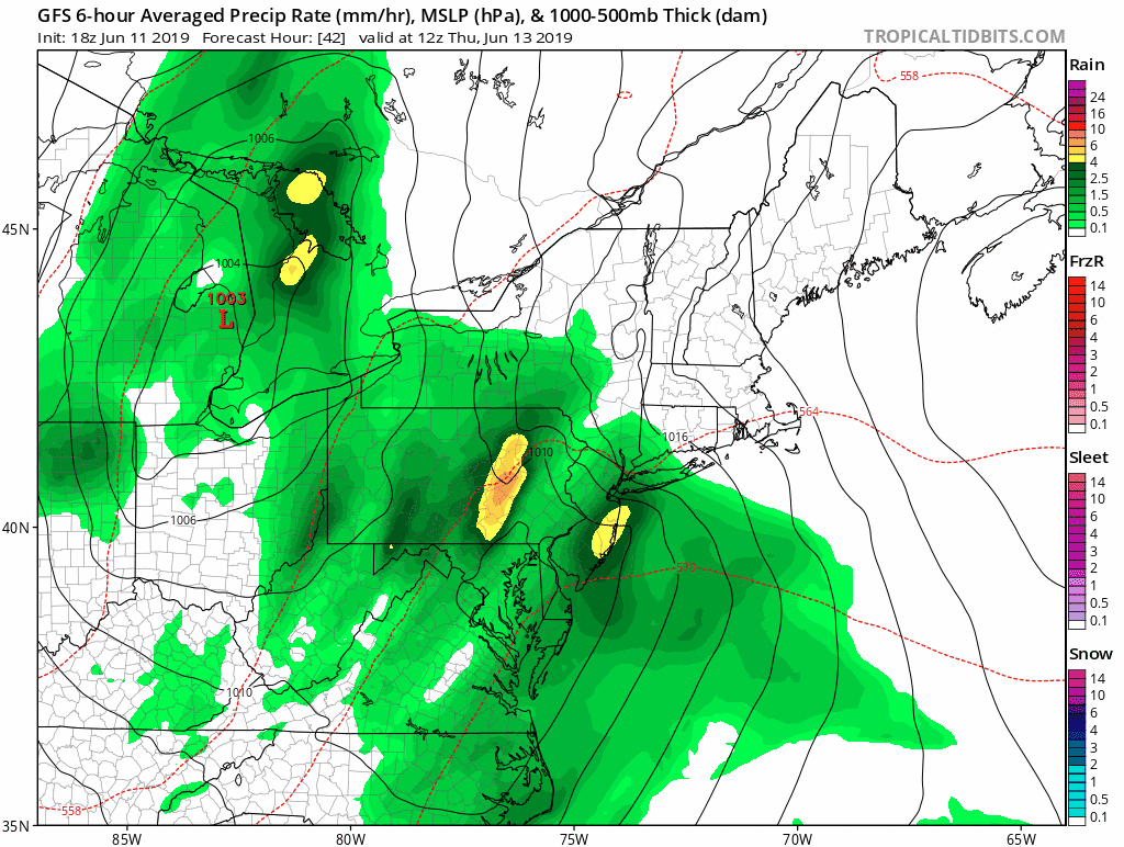 After a sunny Wednesday showers return after the morning commute Thursday. (Courtesy Tropical Tidbits)