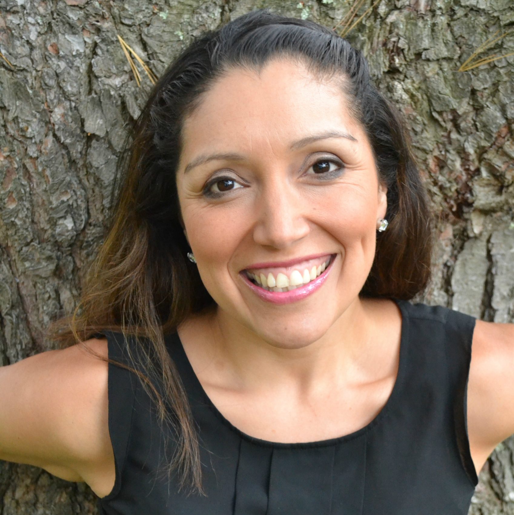 Headshot of Jennifer De Leon